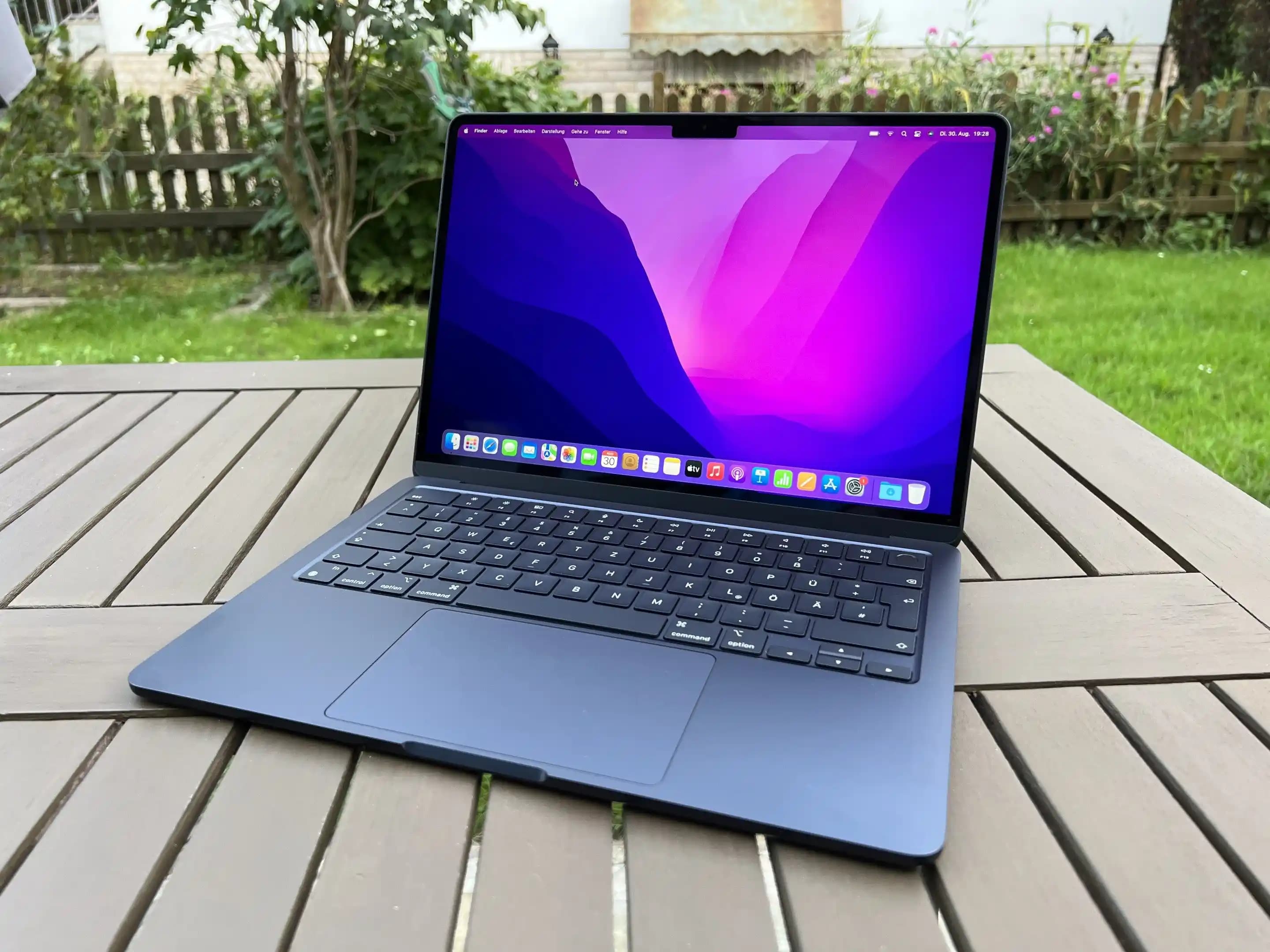 MacBook Air'in Özellikleri ve Elektronik Aksesuarlarla Verimliliği Artırma Rehberi