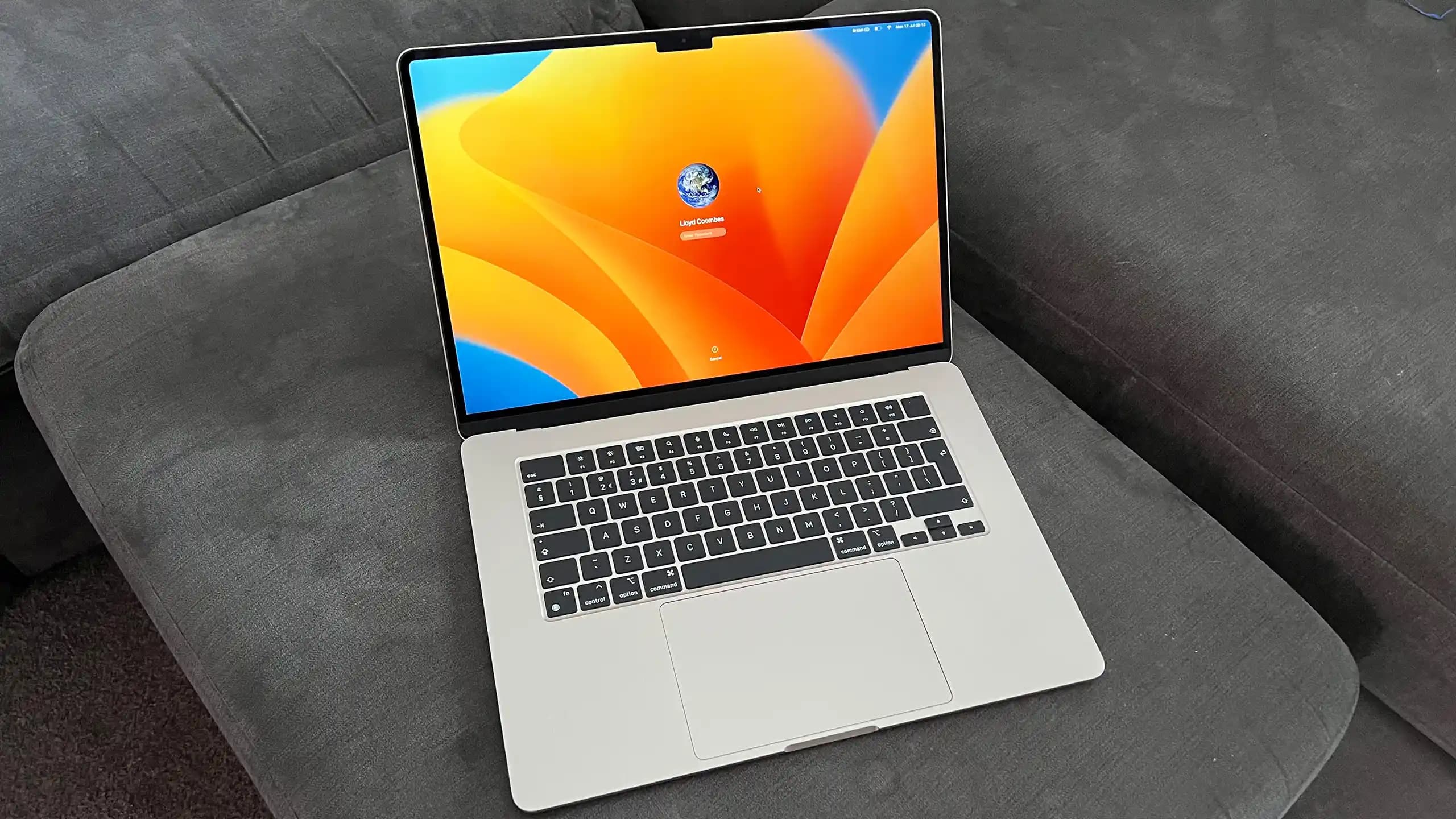 MacBook Air M2 15 İnç: Yüksek Performans ve Taşınabilirlik Sunan Yeni Nesil Dizüstü Bilgisayar