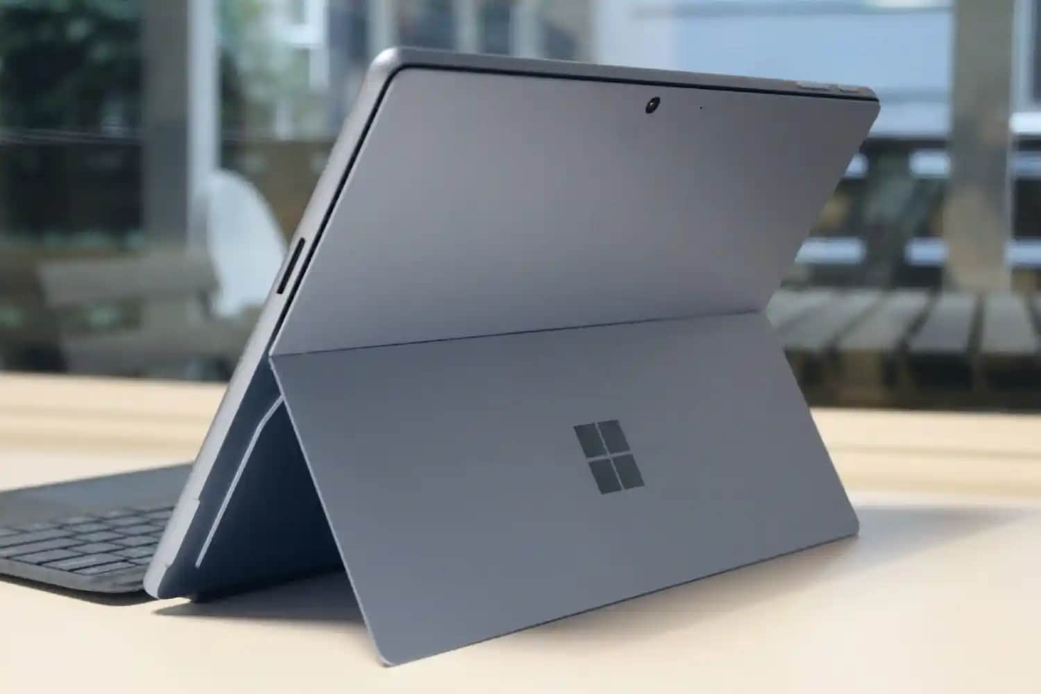 Microsoft Surface Pro 9 İncelemesi: Güçlü Performans ve Çok Yönlülük Sunan Yeni Nesil Tablet