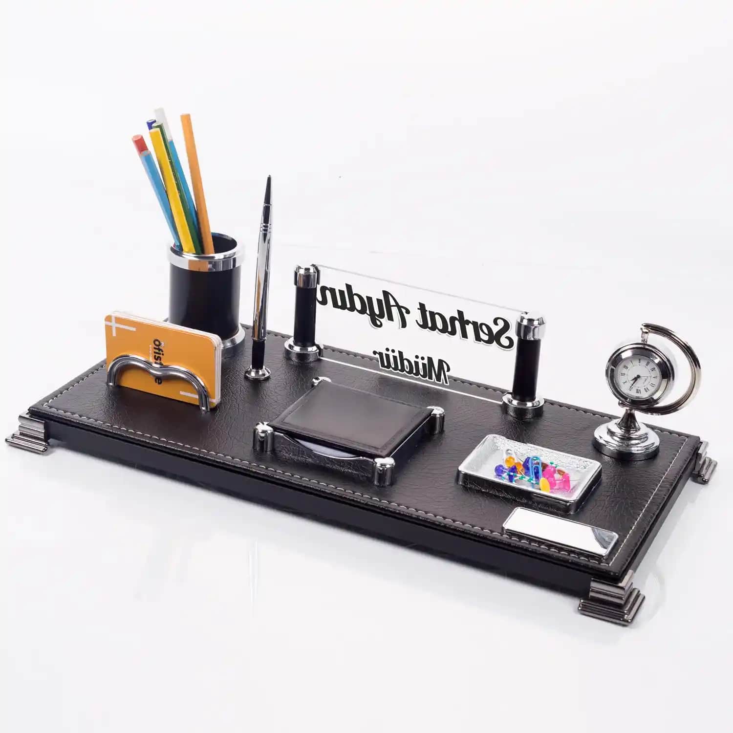 Modern Büro Masaüstü Malzemeleri ve Elektronik Aksesuarlar: Trendler ve Seçim Rehberi