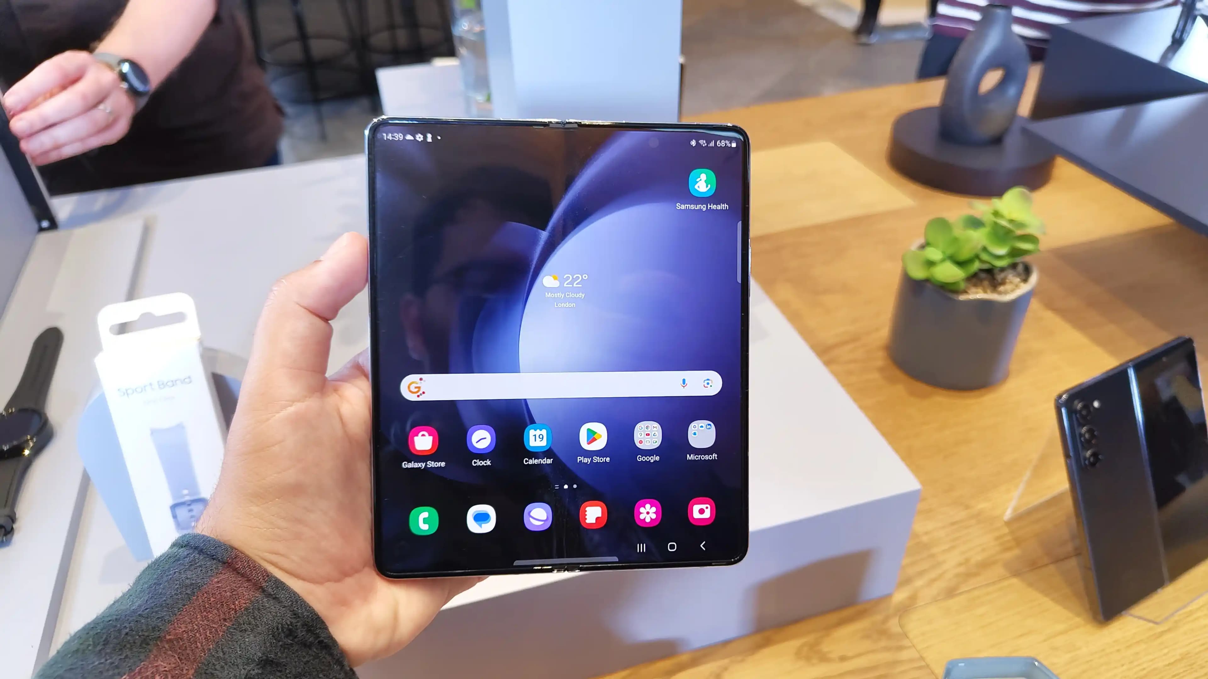 Samsung Galaxy Z Fold5: Katlanabilir Akıllı Telefonlarda Yenilikçi Tasarım ve Gelişmiş Özellikler