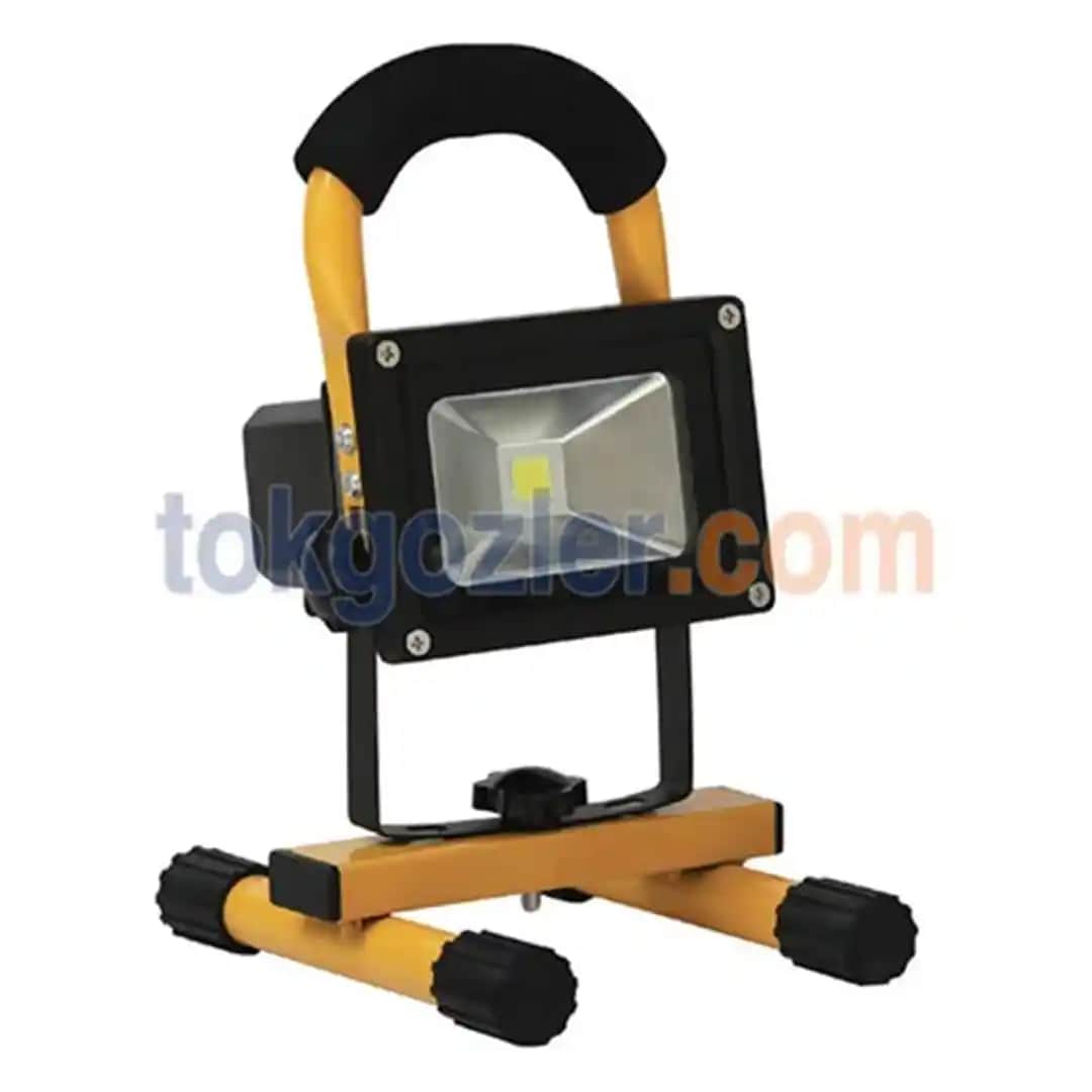 Şarjlı Projektörler: Mobil Kullanım ve İş Dünyasında Pratik Çözüm Sunan Teknoloji