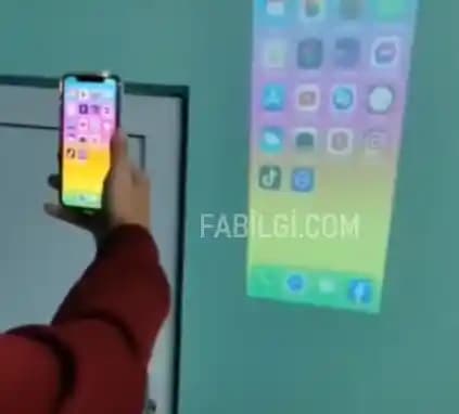 Telefonlardan projeksiyon yansıtma teknolojisi ile taşınabilir büyük ekran deneyimi