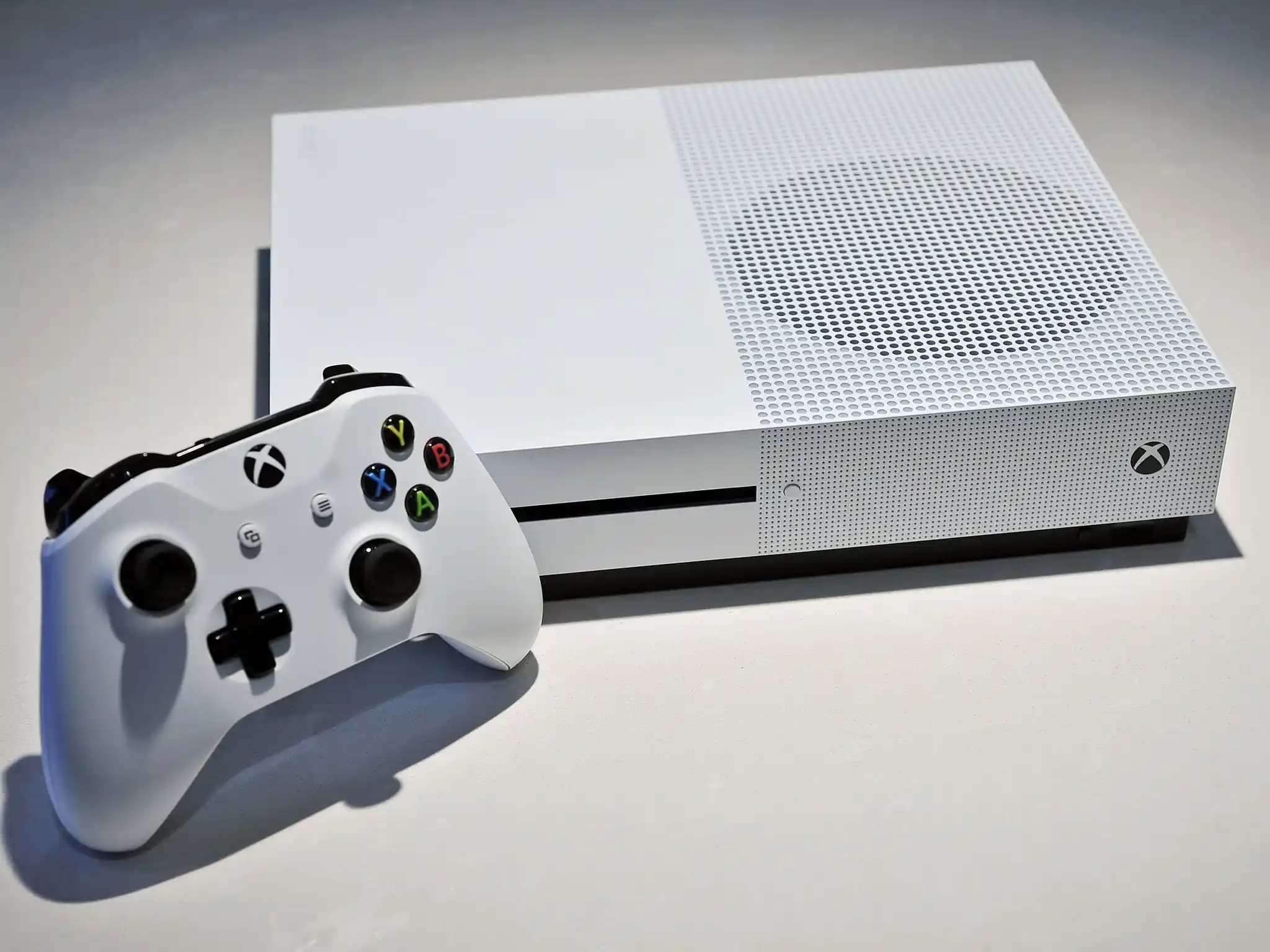Xbox One S: Yüksek Çözünürlüklü Oyun Deneyimi ve Gelişmiş Aksesuarlar