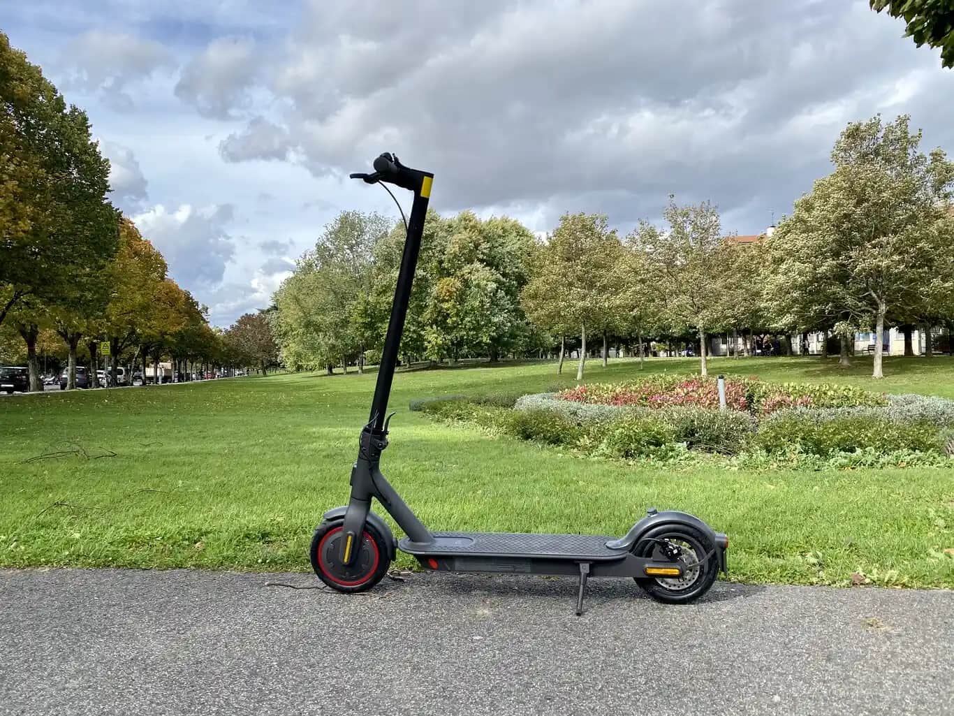 Xiaomi Mi Pro 2 Scooter: Yüksek Performanslı ve Pratik Elektrikli Ulaşım Aracı