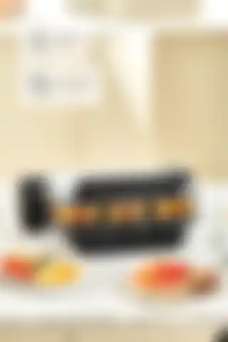 Karaca Crust Grill Tost Makinesi: Güçlü, Pratik ve Şık Tasarım